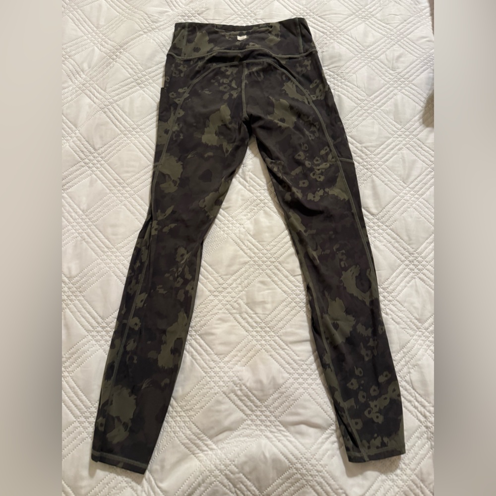 Vuori floral camo yoga pants, size XS